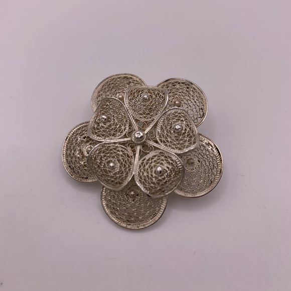 Jewelry - Vintage sterling silver filigree flower brooch